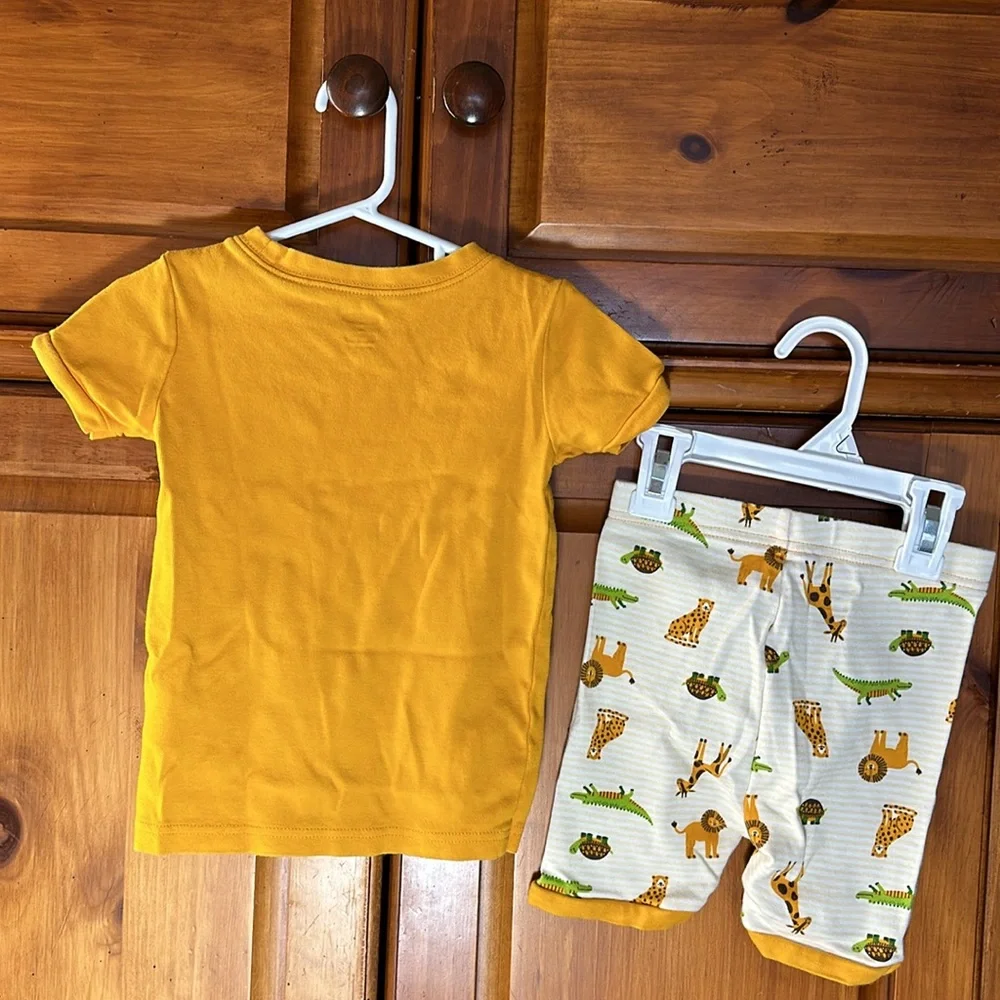 Old Navy Boys Two Piece Yellow Giraffe Short Sleeve and Shorts Set